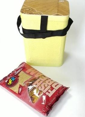 Утеплена ємність для малька, в ній зберігають живця в сильні морози завдяки товстої стінки в 2-3 см Утеплена ємність для малька